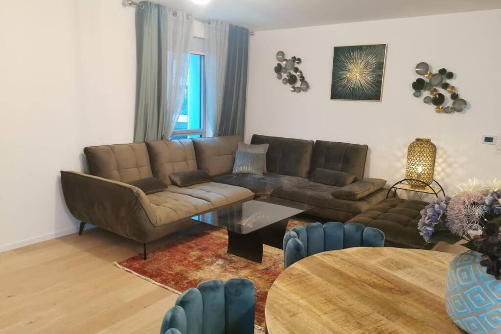 Magnifique F3, 75m² Avec Parking Prive Et Terrasse *